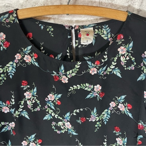 Lauren Conrad Top Women’s Sz‎ S Snow White Sequin Apple Top - Picture 5 of 9